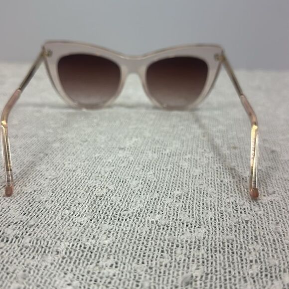 QUAY AUSTRALIA Steal A Kiss 111 Crystal Light Pink Gradient Cat Eye Sunglasses - Picture 5 of 10